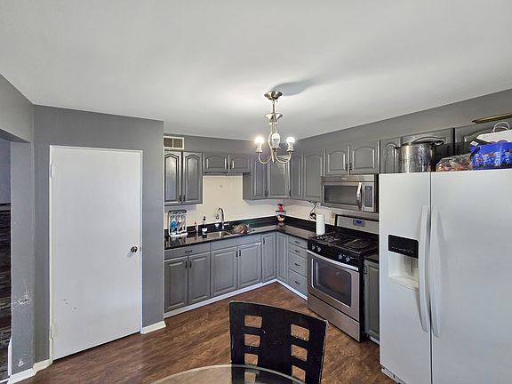 4th image of 2957 Martin Ave