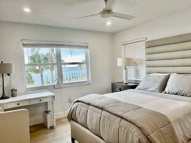 Guest Bedroom 
Queen Bed