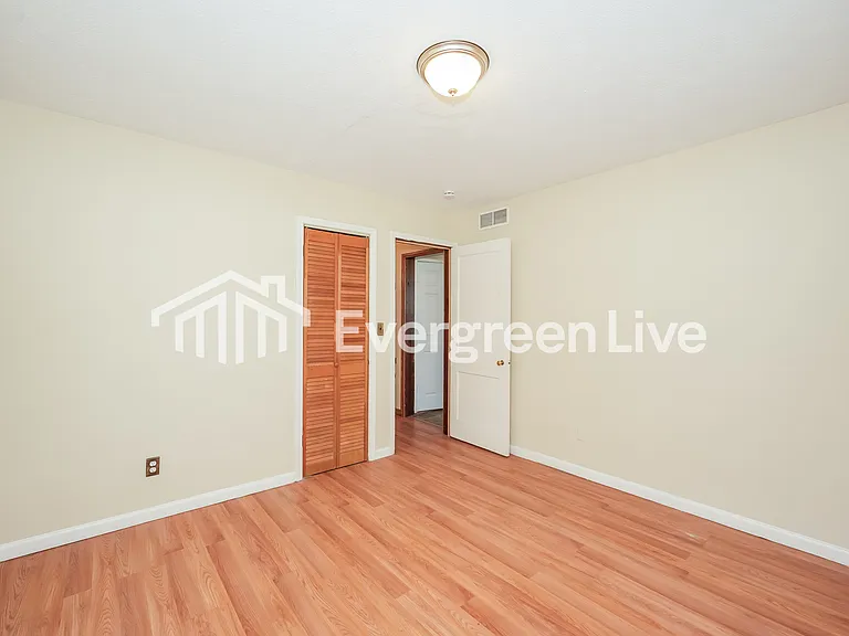 2540 E 38th St — Photo 8