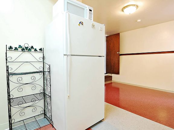 3rd image of 2075 Thomas Ave #1ST