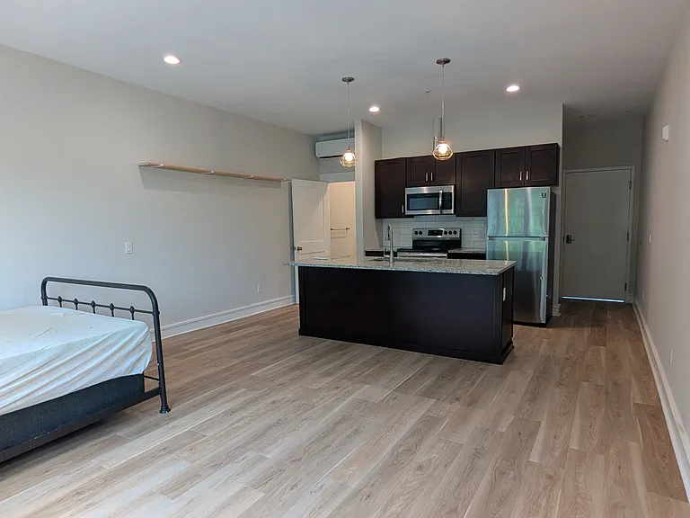 273 Bullocks Point Ave #5 — Photo 1