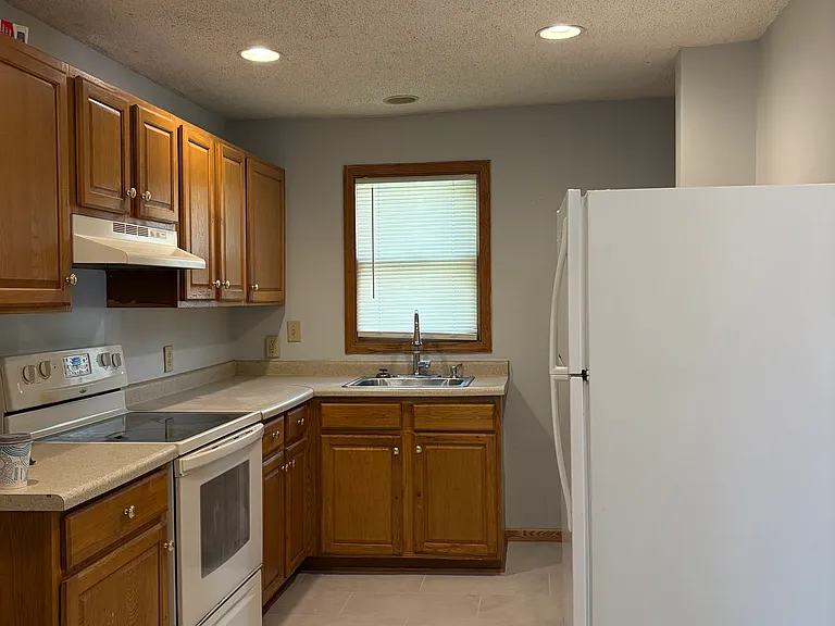 650 Van Buren Ave — Photo 7