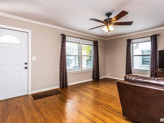5th image of 901 E Fairoaks Ave