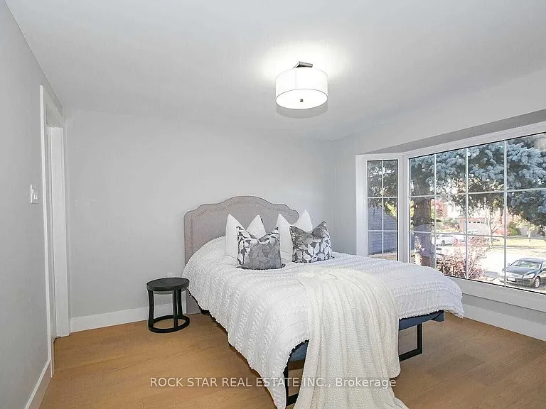160 River Oaks Blvd E — Photo 33