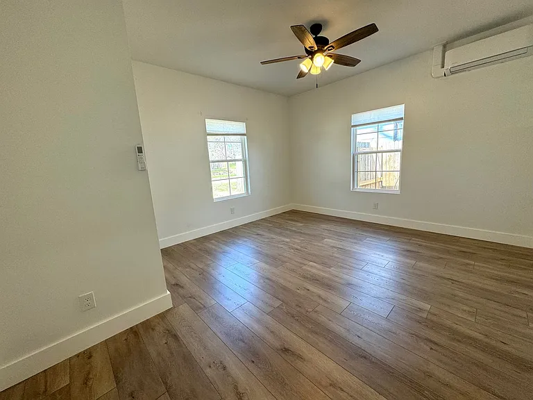 2730 E Admiral Ct — Photo 16
