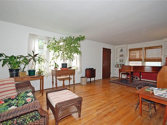 3rd image of 36 Woodette Pl