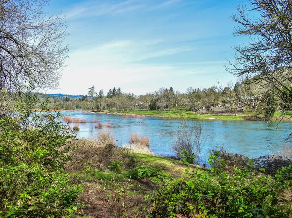 395 Rio Nes Ln, Roseburg, OR 97470