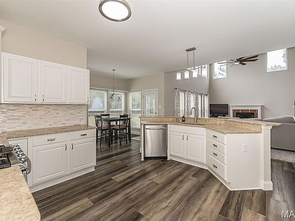 4th image of 472 Brookhaven Ct