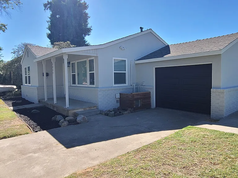 2024 Roble Ave — Photo 5