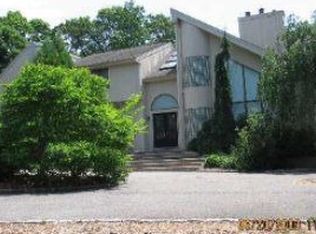 146 Round Swamp Rd, Huntington, NY 11743