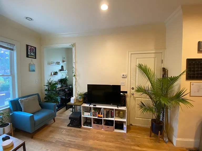 27 Lothrop St #1A — Photo 3