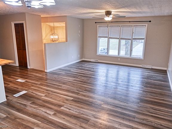 4th image of 11371 Sagebrush Ave NE