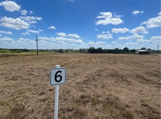275 Cannon North Dr, Gonzales, TX 78629