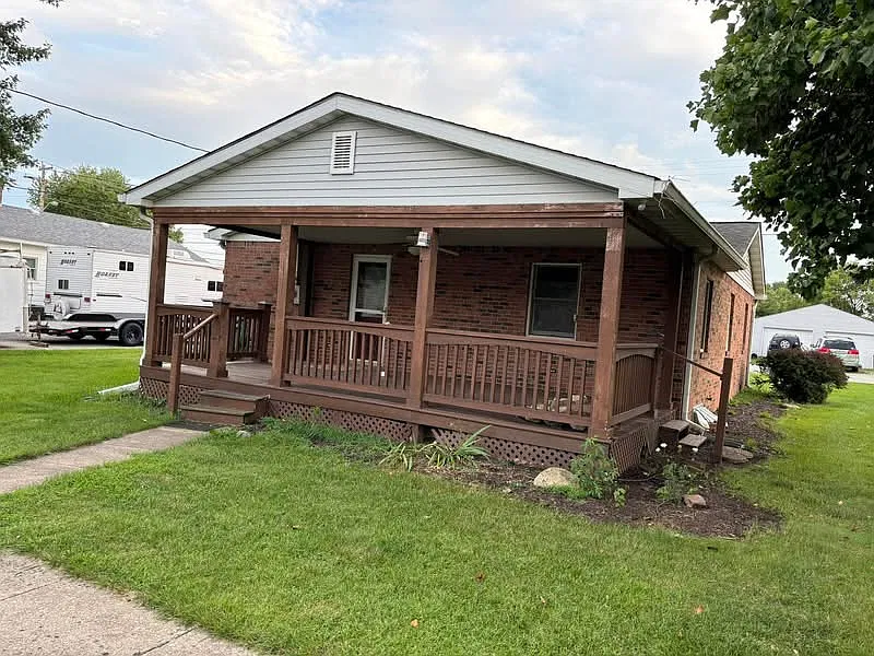 3 bed, 1080 sqft, $1,600 — Photo 3