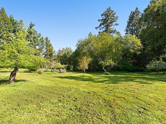 3rd image of 787 Grandview Road