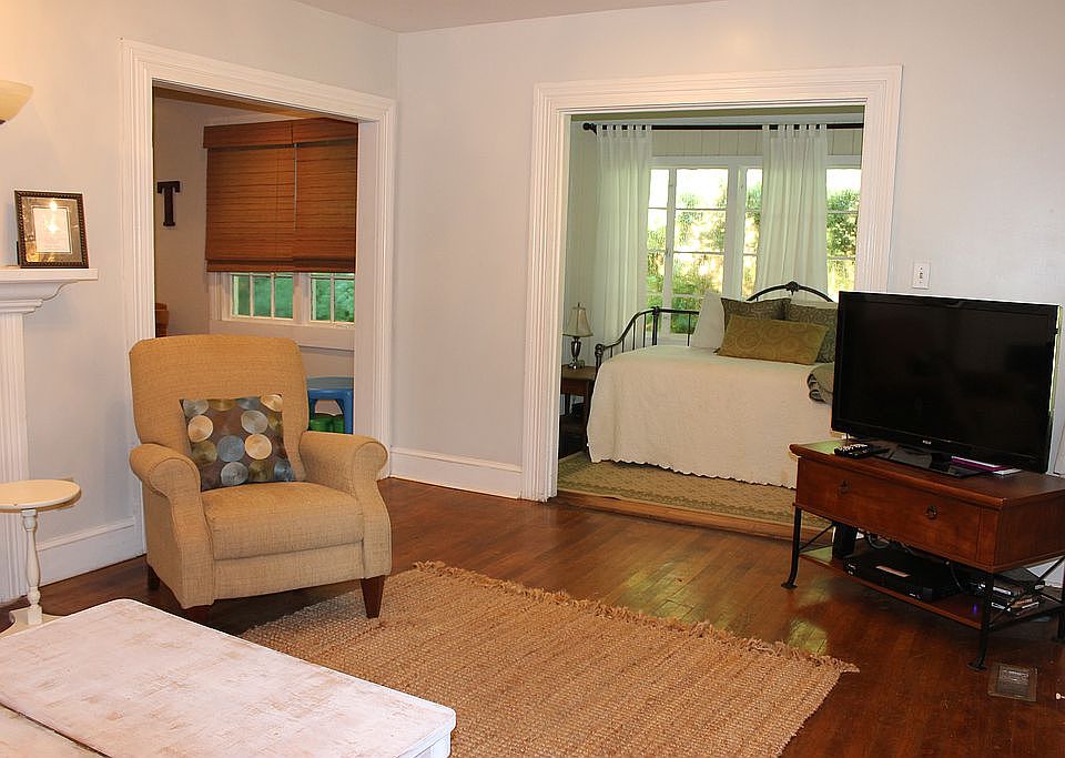 1st image of 309 E Alden Ave