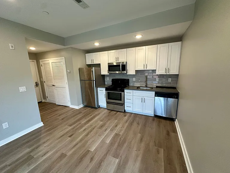 1636-54 W Flora Street — Photo 13