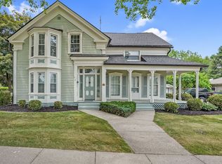 218 S Walnut St, Howell, MI 48843