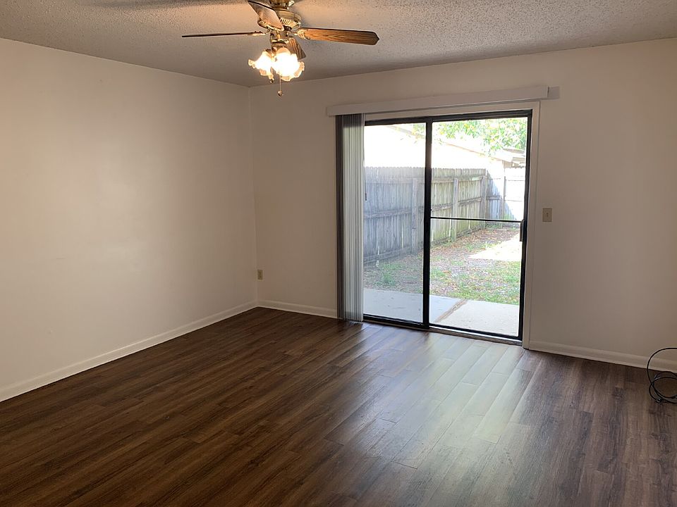 1st image of 716 Fairview Dr APT C