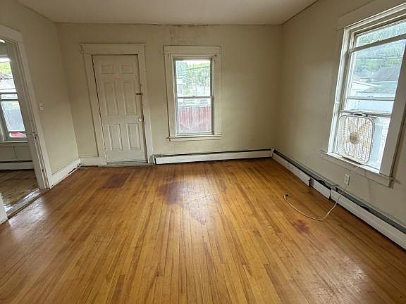 5th image of 653 Cheshire St