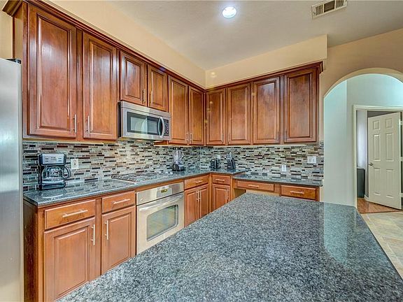 4th image of 4510 Avebury Dr