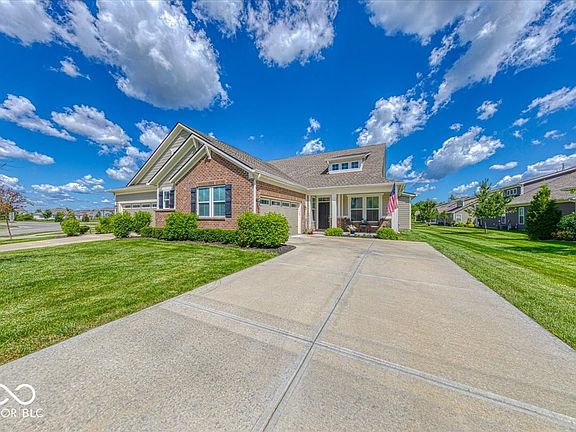 3rd image of 4846 E Amesbury Pl