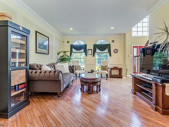 5th image of 437 Hamilton Dr