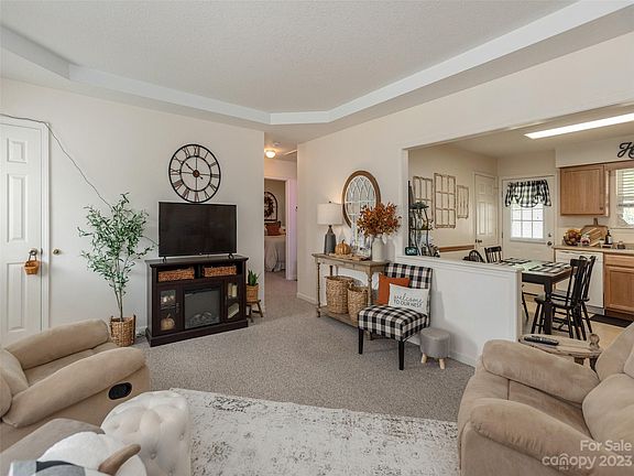 4th image of 61 E Meadow Ln