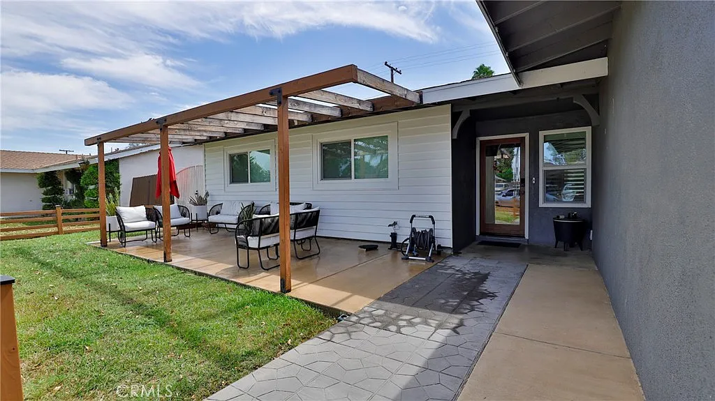3 bed, 1335 sqft, $3,500 — Photo 4