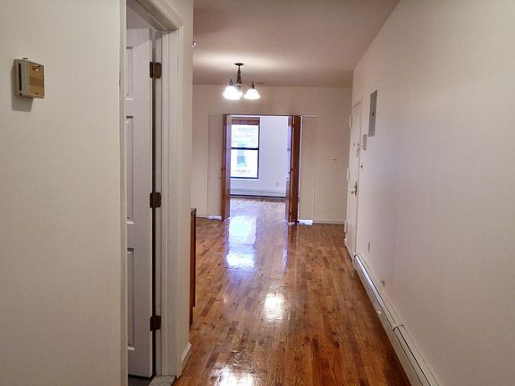 3rd image of 226 Sackett St APT 3R