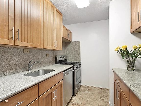 3rd image of 531 Main St APT 318