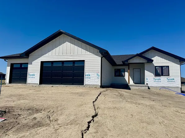 5006 15th Avenue Pl, Kearney, NE 68845