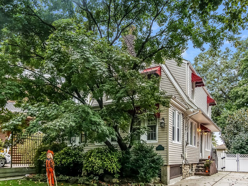 1st image of 72 University Pl