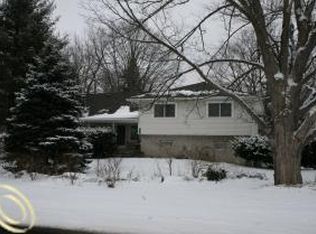 3375 County Farm Rd, Howell, MI 48843