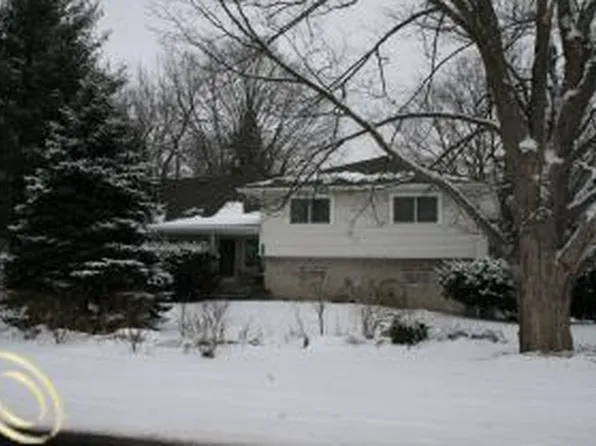 3375 County Farm Rd, Howell, MI 48843