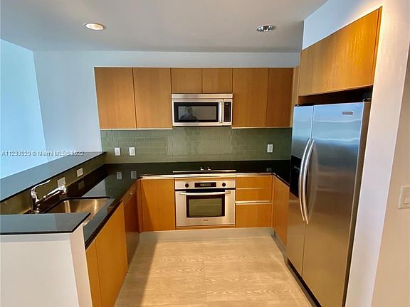 4th image of 1060 Brickell Ave APT 2915