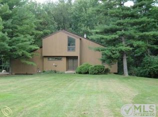 11276 McCabe Rd, Brighton, MI 48116