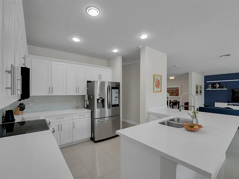 1070 Bluewood Ter — Photo 19
