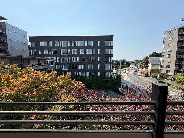 4122 11th Ave NE #302 — Photo 8