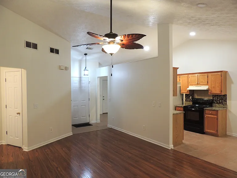 260 Mountainview Dr — Photo 5