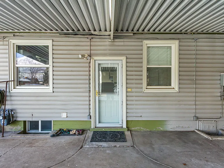 235 N 800 E — Photo 3