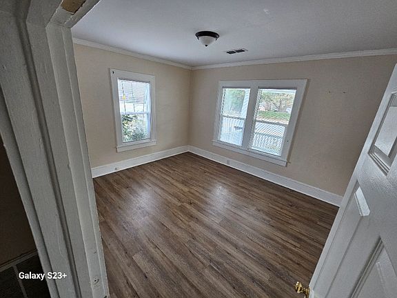 4th image of 1933 Nance St