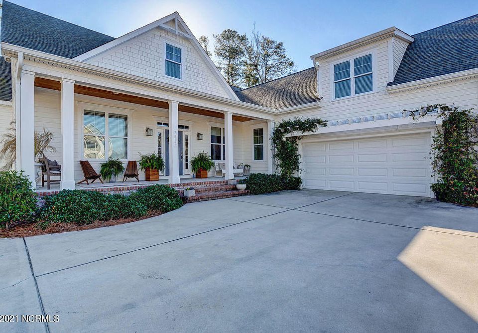 1st image of 2513 Royal Palm Ln