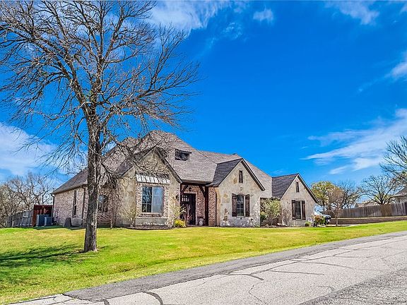 3rd image of 138 Tananger Springs Dr