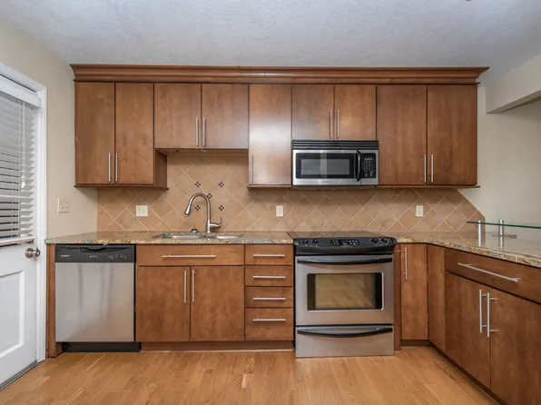 4618 Holly St APT 3, Kansas City, MO 64112