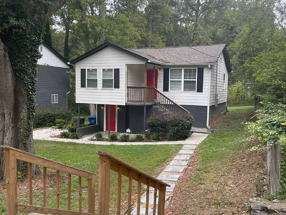 2343 Carver Dr NW