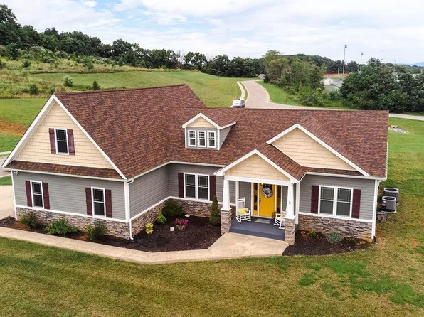 5 Red Pride Ln, Staunton, VA 24401