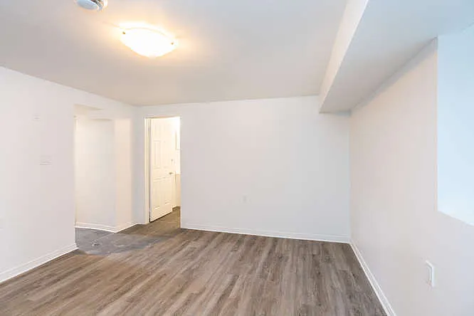 499 Queens Ave — Photo 10