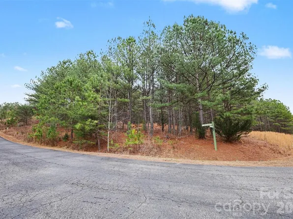 140 Riverview Dr, Mooresboro, NC 28114