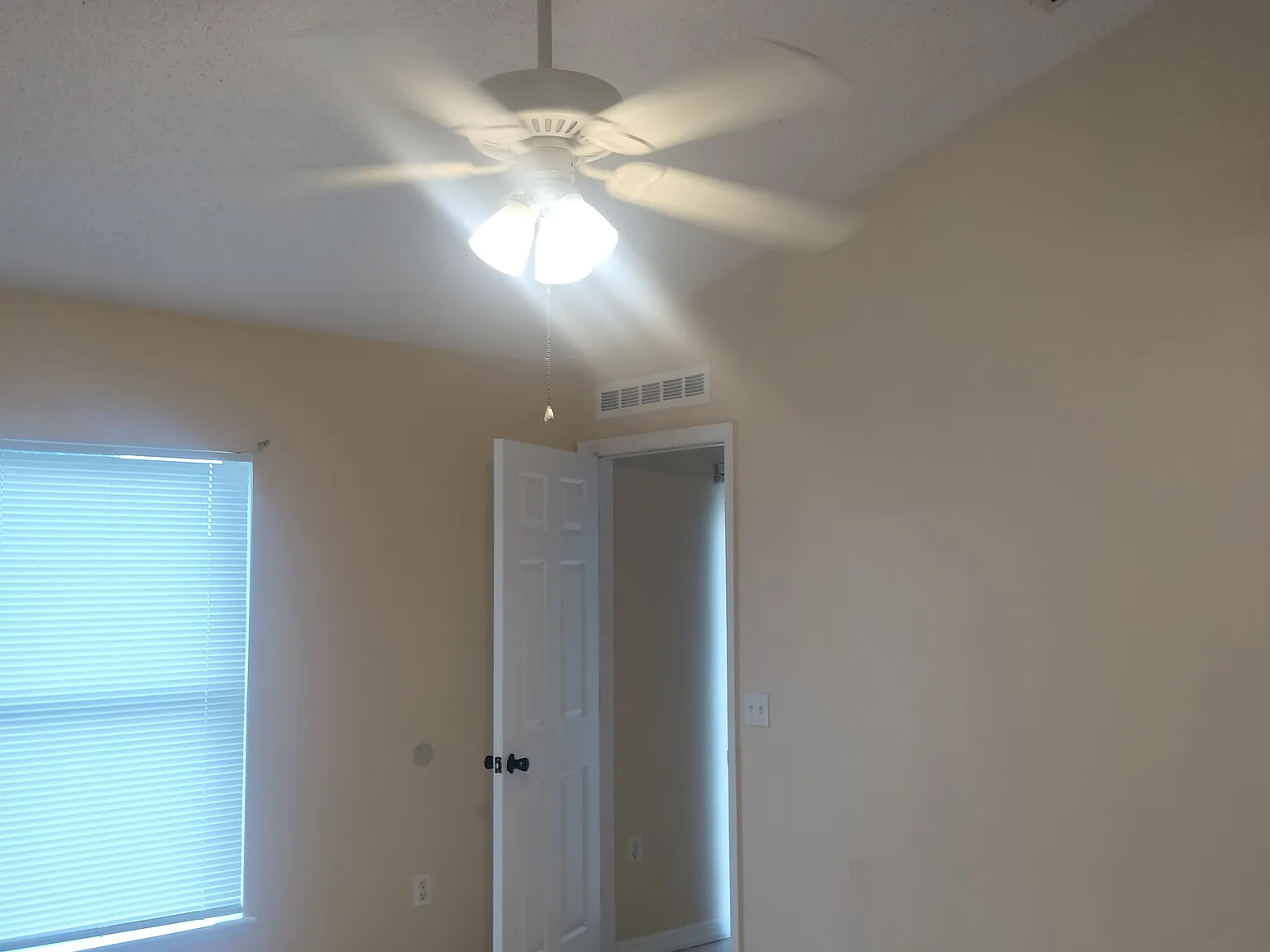 4 bed, 1768 sqft, $2,200 — Photo 4